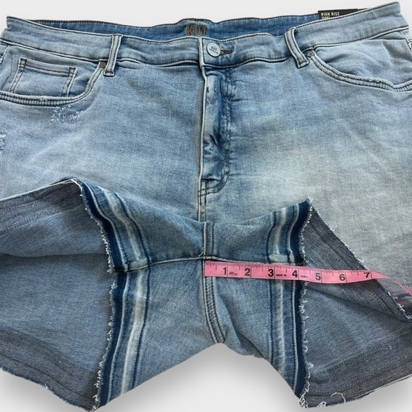 KUT From the Kloth High Rise Short Plus Size 22W Wide - Picture 11 of 13